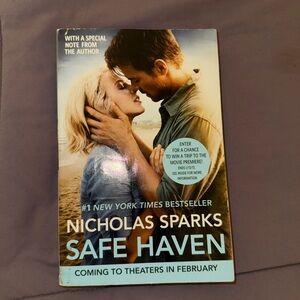 Nicholas Sparks 'Safe Haven' Book